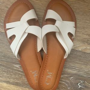 Super cute, comfortable beach sandals
